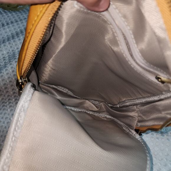 UNBRANDED EUC FAUX LEATHER CROSSBODY BAG  WELL MADE - Picture 6 of 8